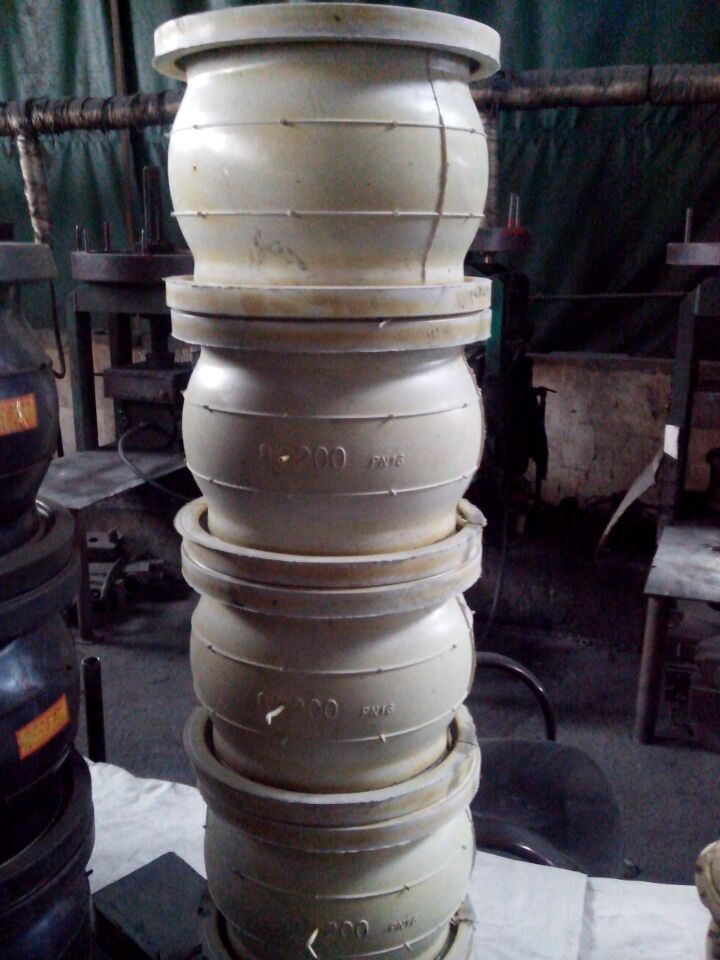 橡膠接頭氟橡膠相較于其他橡膠材質(zhì)的區(qū)別