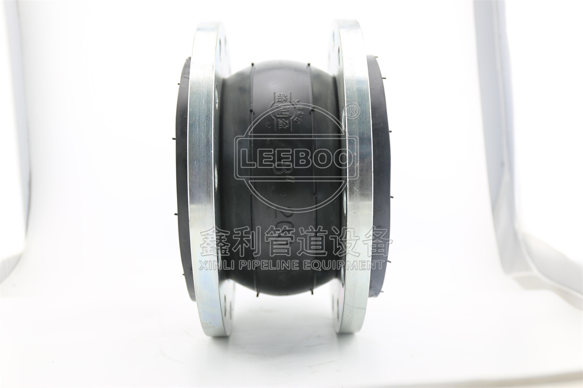  在高壓環(huán)境中使用橡膠接頭時(shí)，需要特別注意哪些方面