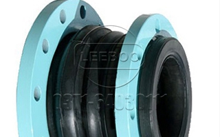 鑫利專家針對(duì)橡膠接頭兩端法蘭進(jìn)行除銹