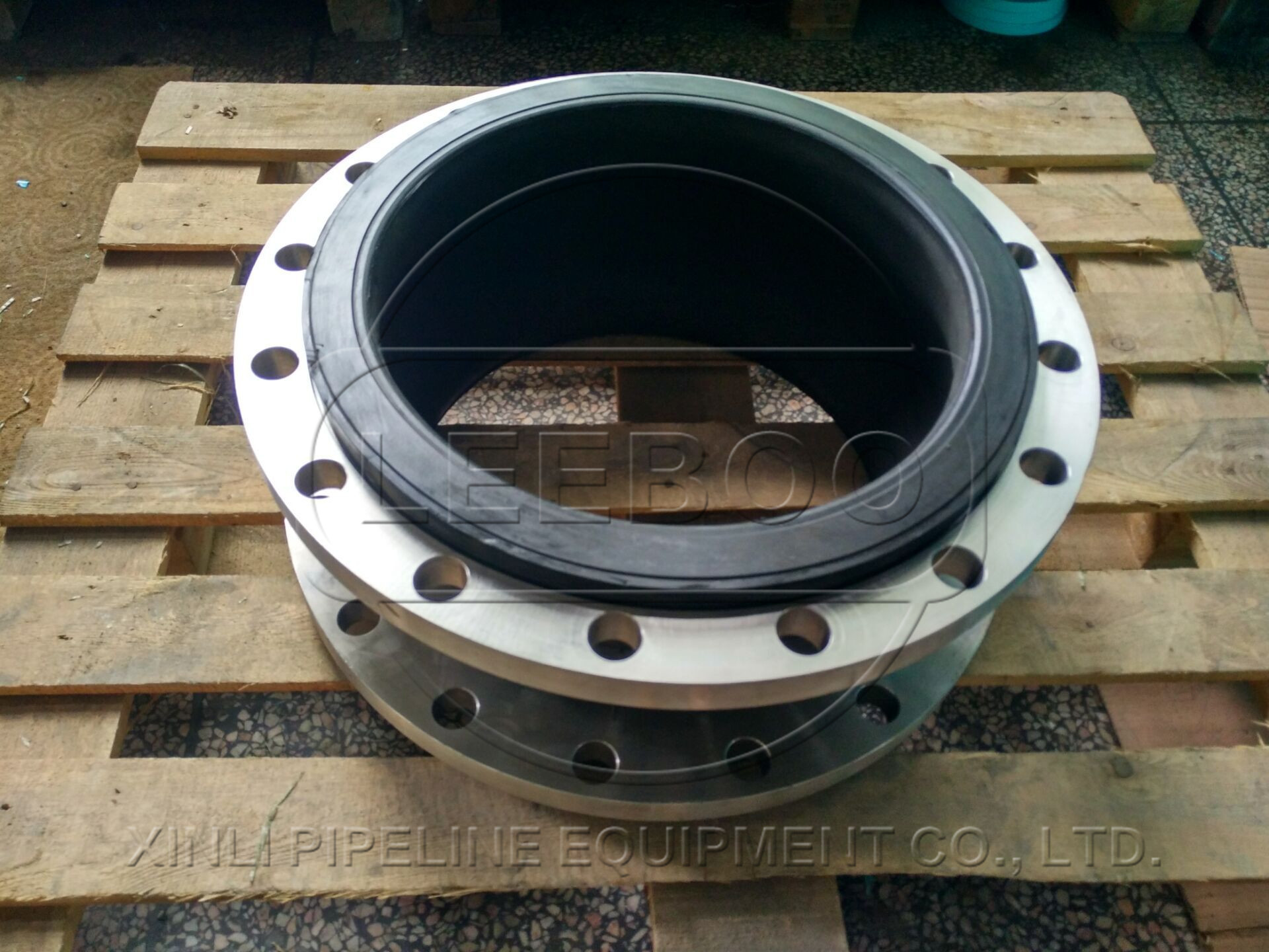 DN500液壓<a href=http://www.xinligd.com target=_blank class=infotextkey>橡膠接頭</a>外貿(mào)發(fā)貨圖