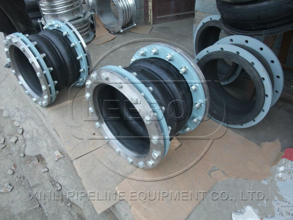 香港機(jī)場(chǎng)赤鱲角<a href=http://www.xinligd.com target=_blank class=infotextkey>橡膠接頭</a>生產(chǎn)車(chē)間